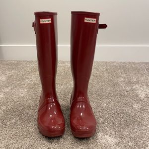 Burgundy hunter rain boots